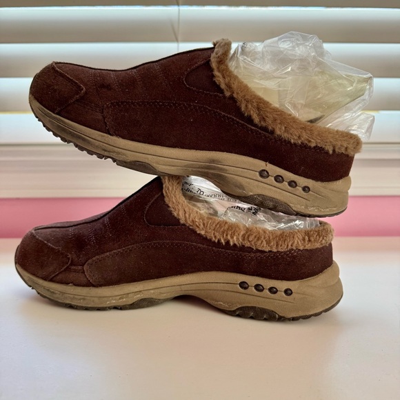 Brown and Tan Cozy Slippers with Plush Lining - Picture 6 of 9